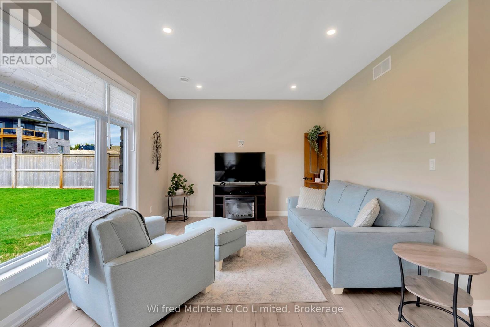207 Irishwood Lane, Brockton, Ontario  N0G 2V0 - Photo 17 - X12107179