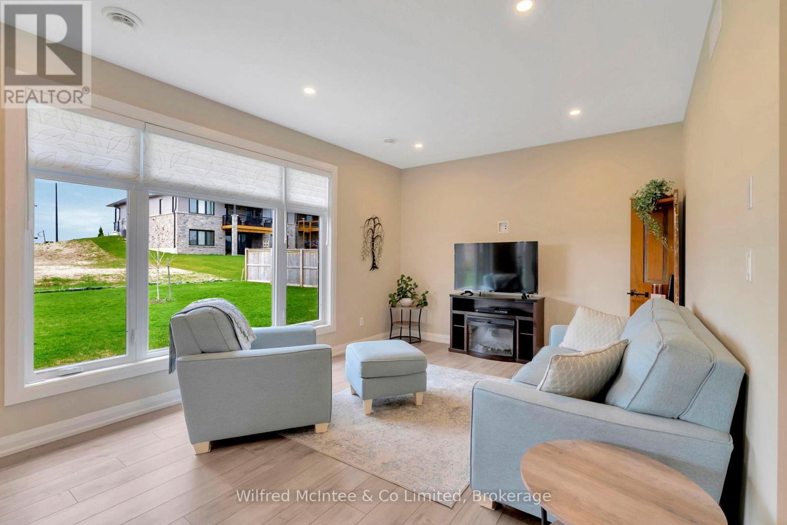 207 Irishwood Lane, Brockton, Ontario  N0G 2V0 - Photo 18 - X12107179