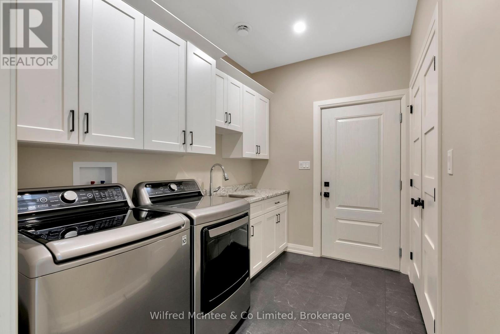 207 Irishwood Lane, Brockton, Ontario  N0G 2V0 - Photo 19 - X12107179