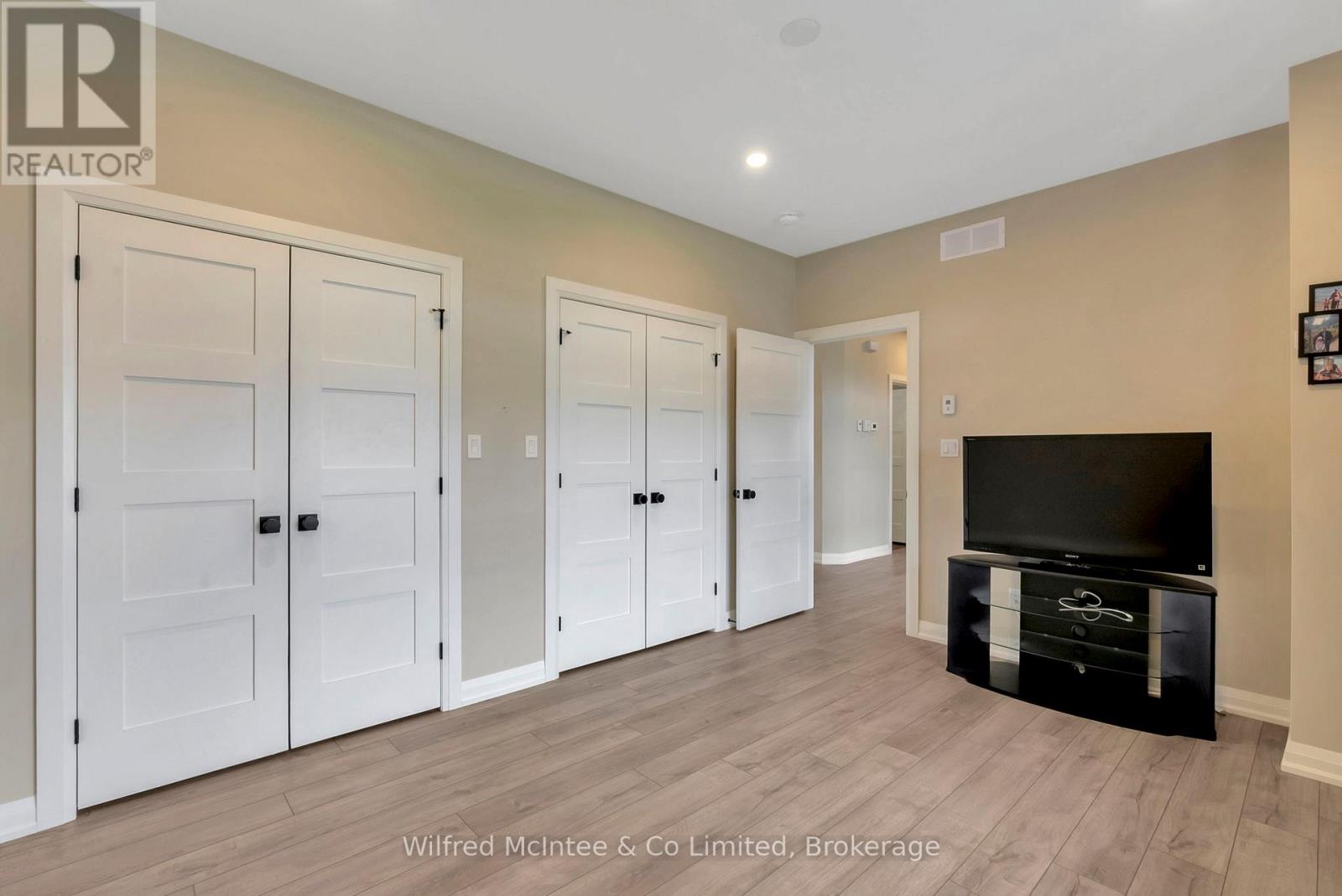 207 Irishwood Lane, Brockton, Ontario  N0G 2V0 - Photo 20 - X12107179