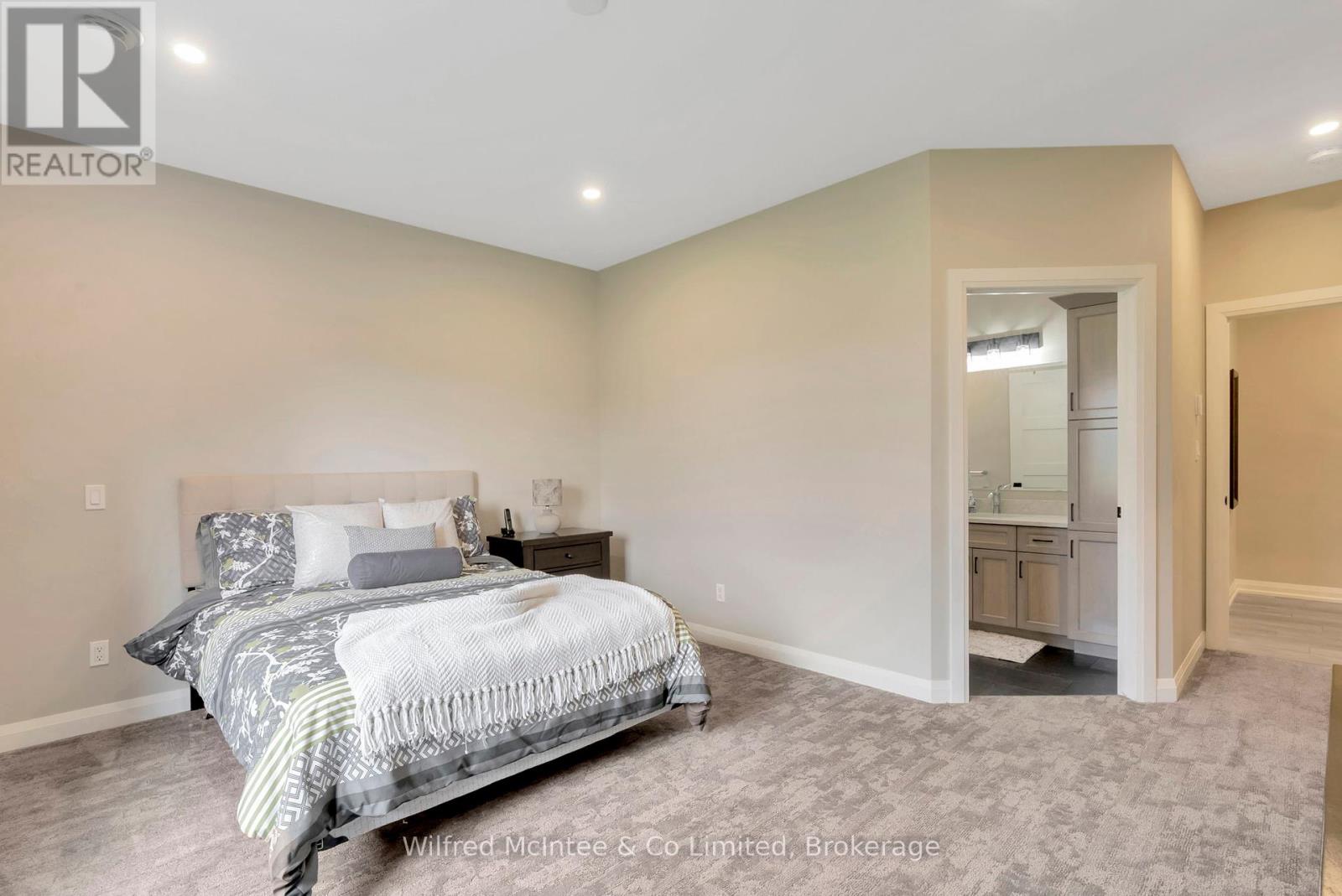 207 Irishwood Lane, Brockton, Ontario  N0G 2V0 - Photo 24 - X12107179