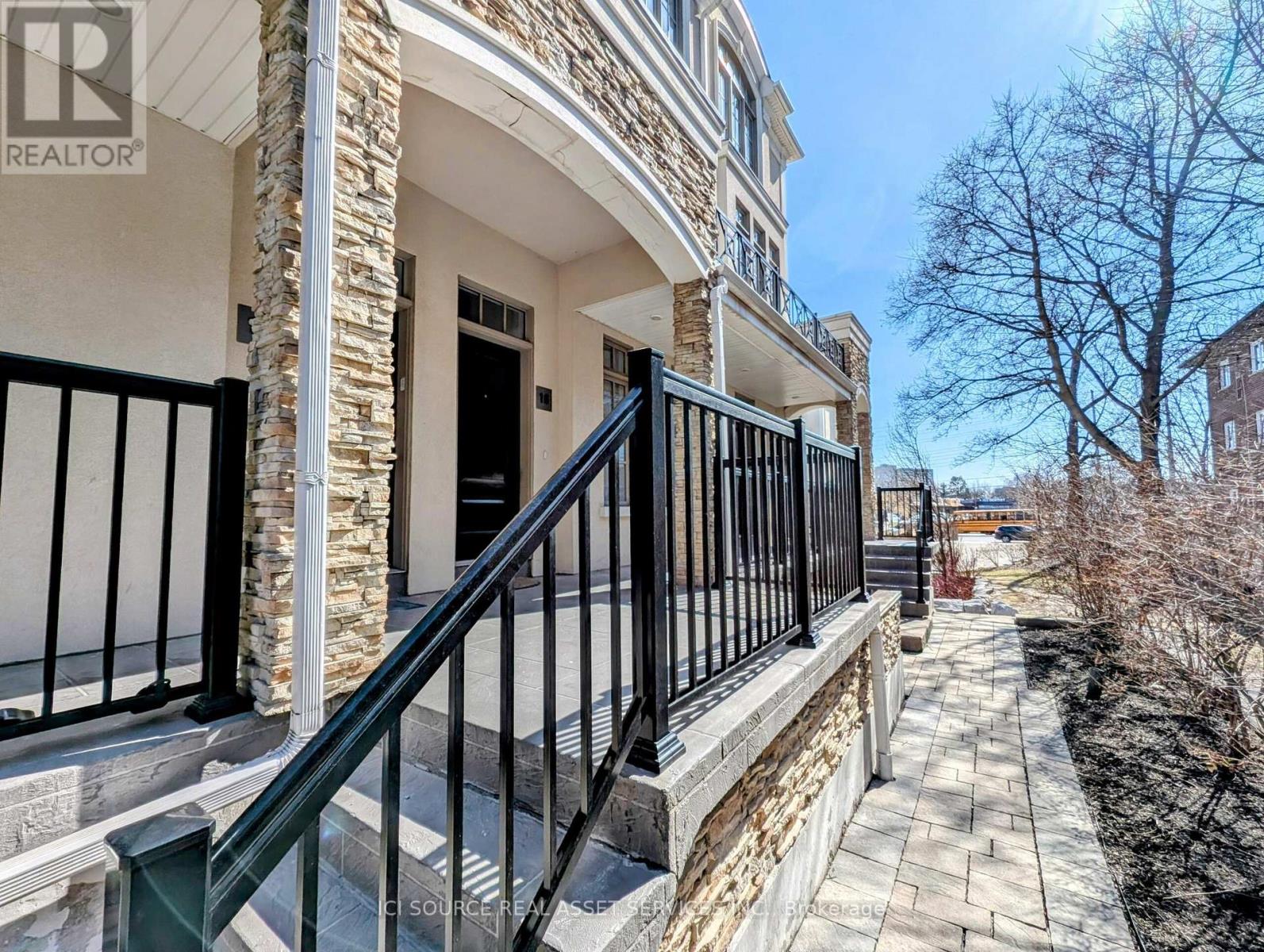 Property at 16 - 3077 CAWTHRA ROAD image 2