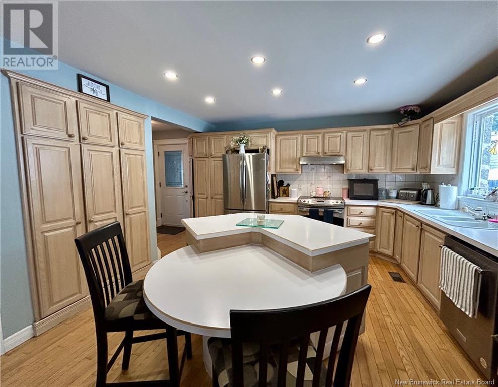 Property at 37 MacBeath Court image 3