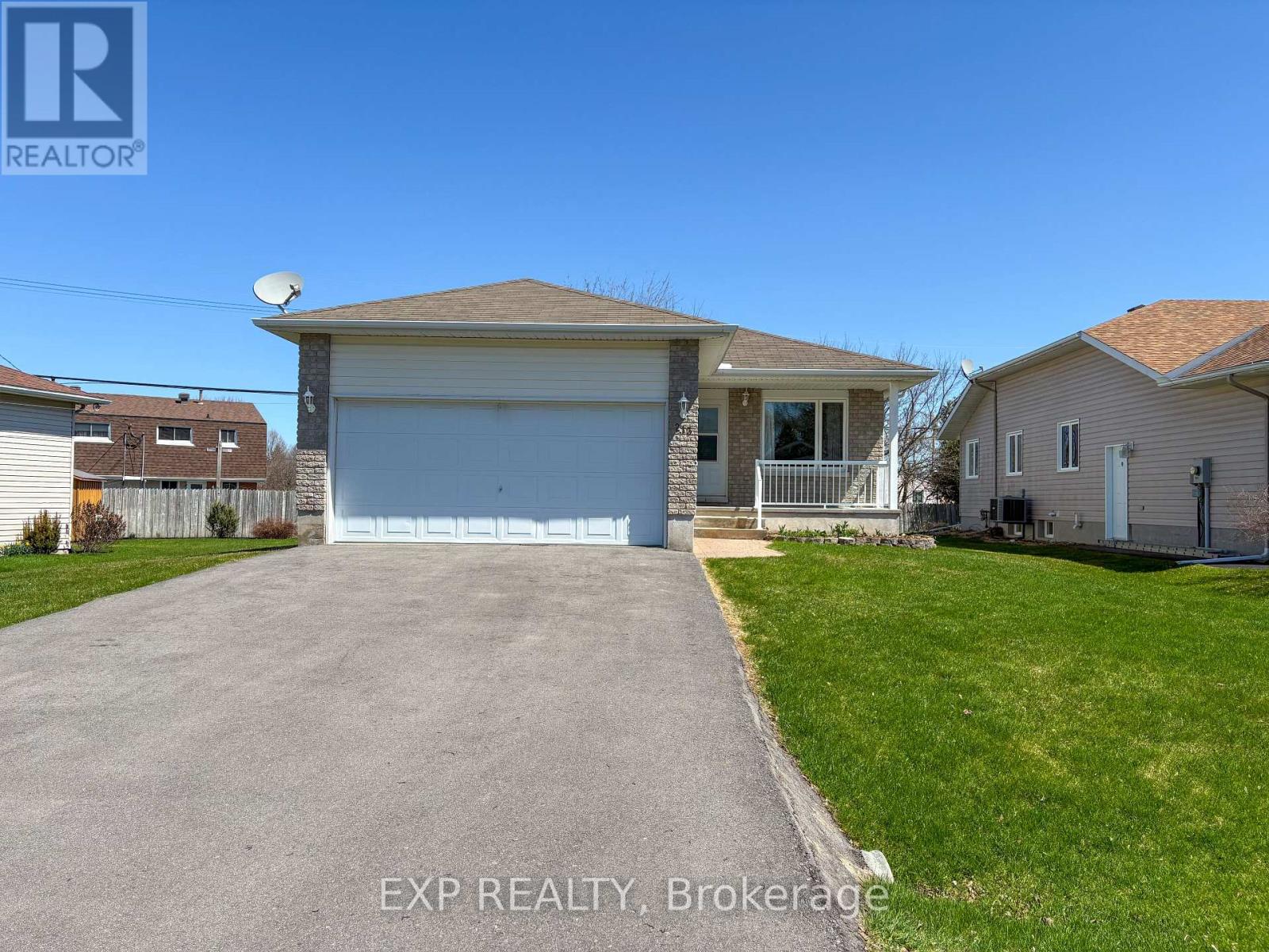 Property at 213 VANIER CRESCENT image 2