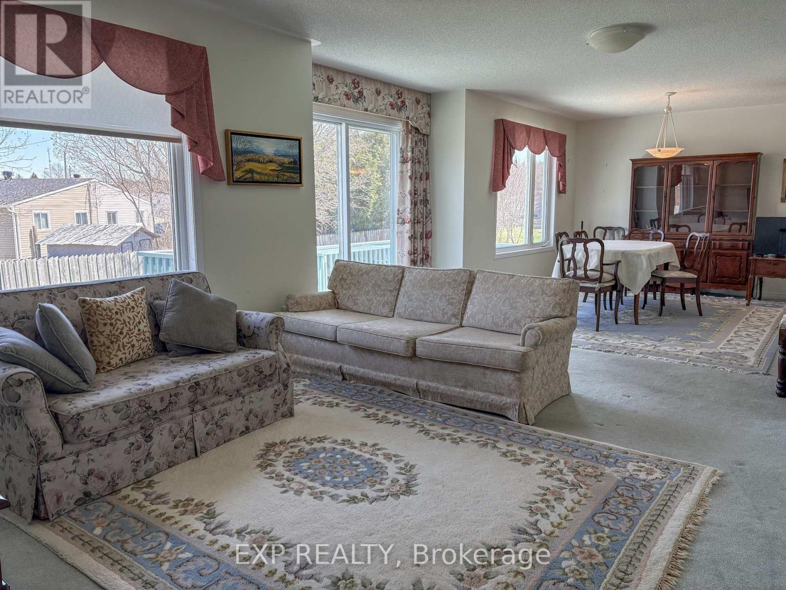 Property at 213 VANIER CRESCENT image 5