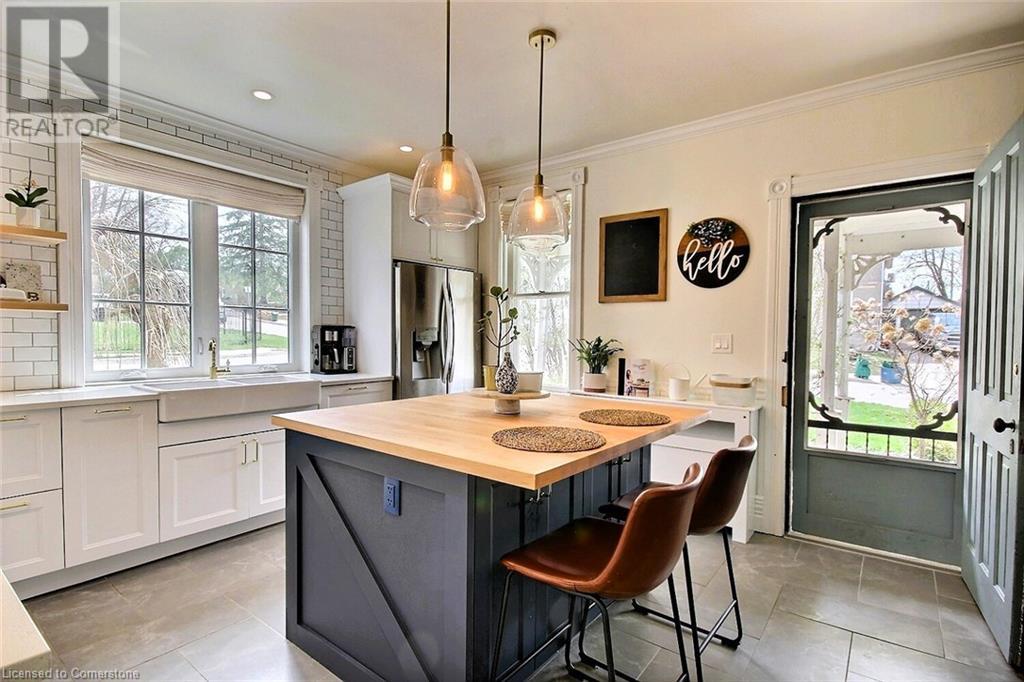 Property at 19 HUNGERFORD Road image 3