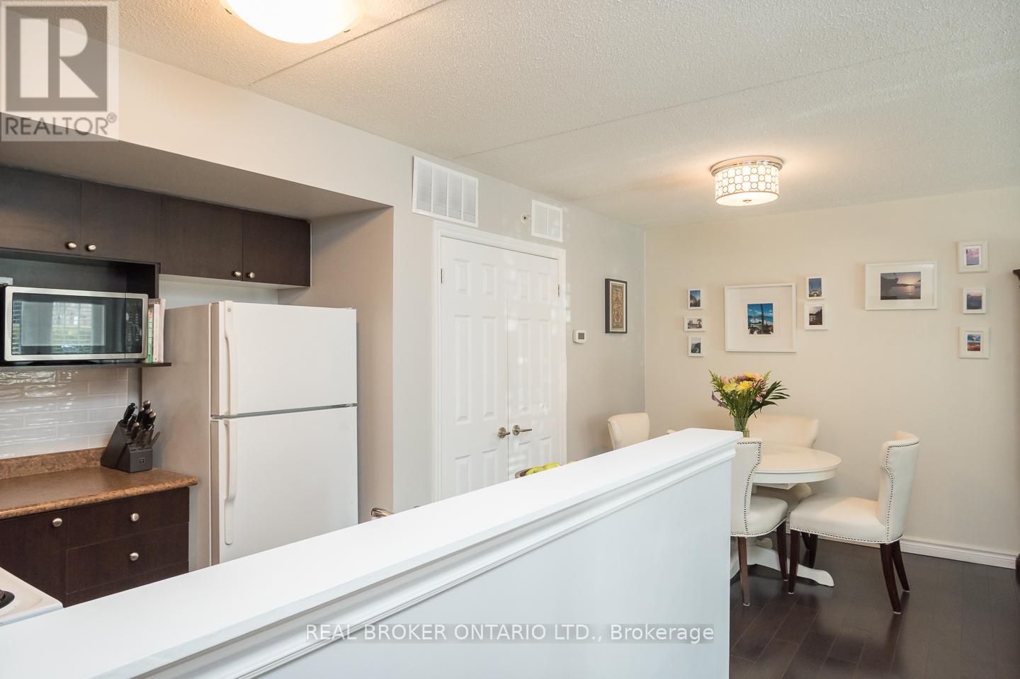 110 - 1479 Maple Avenue, Milton, Ontario  L9T 0B5 - Photo 4 - W12107251