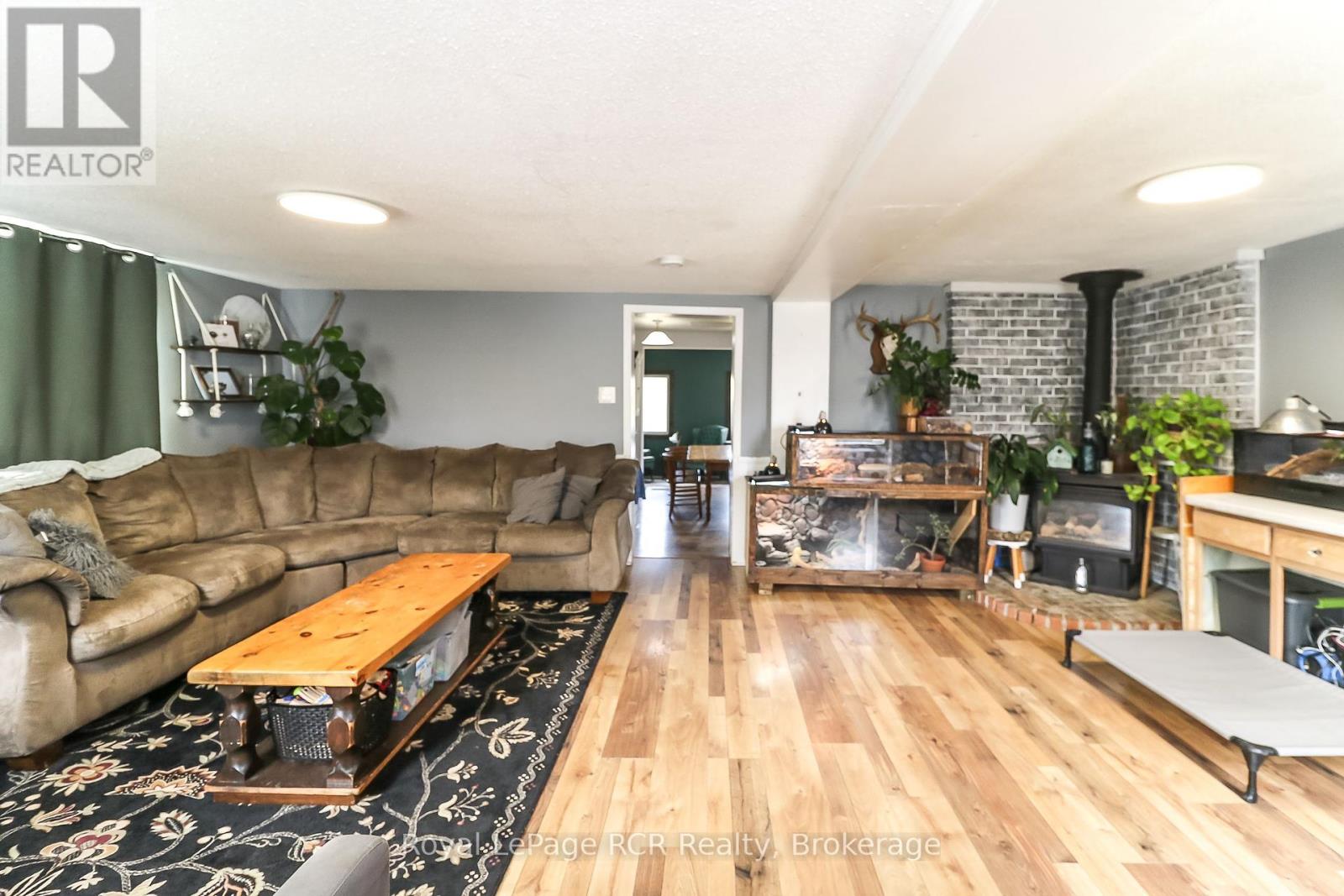 Property at 200 SUTHERLAND STREET N image 4