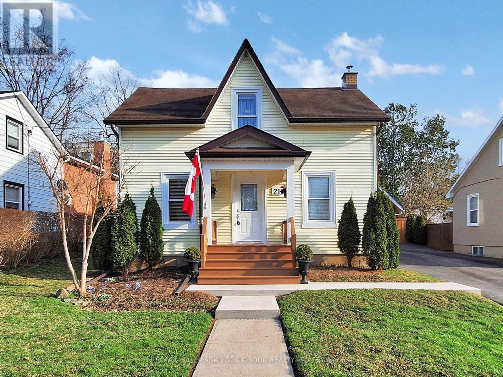 21 Irwin Avenue, Aurora, Ontario  L4G 3G1 - Photo 1 - N12107280