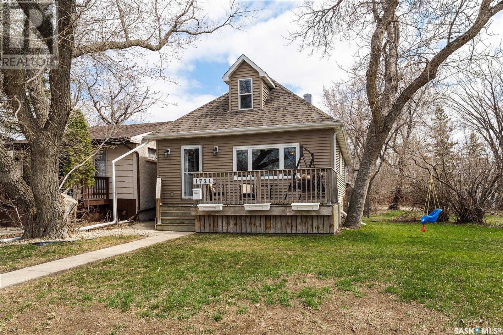 Property at 1721 Connaught STREET image 1