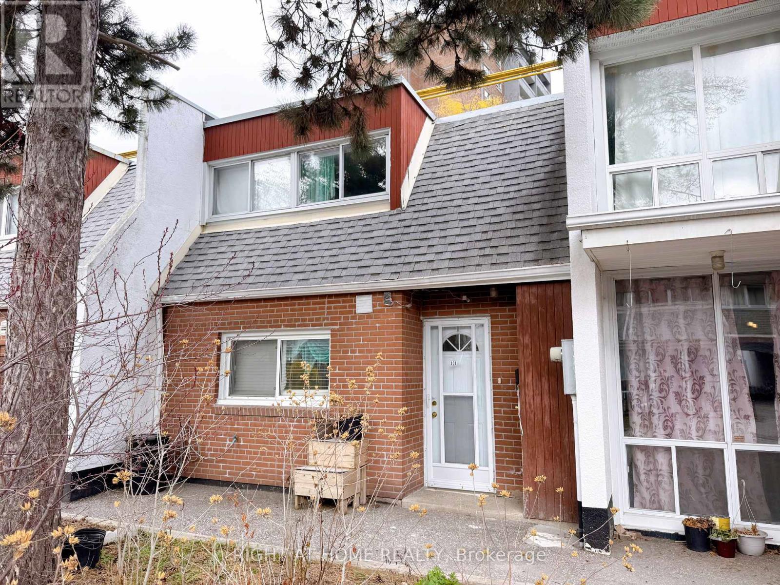 101 - 2901 Jane Street, Toronto, Ontario  M3N 2J8 - Photo 1 - W12107291