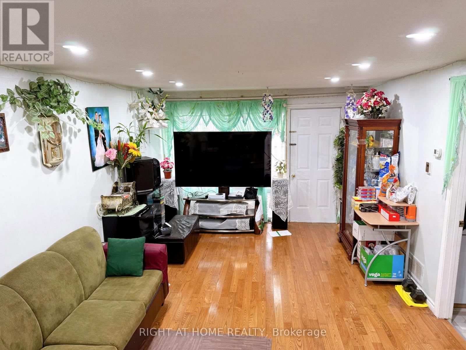 101 - 2901 Jane Street, Toronto, Ontario  M3N 2J8 - Photo 10 - W12107291
