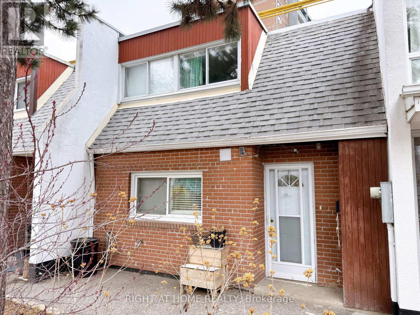 101 - 2901 Jane Street, Toronto, Ontario  M3N 2J8 - Photo 2 - W12107291
