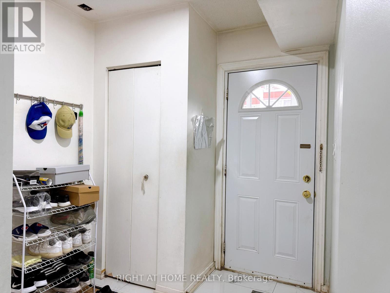 101 - 2901 Jane Street, Toronto, Ontario  M3N 2J8 - Photo 4 - W12107291