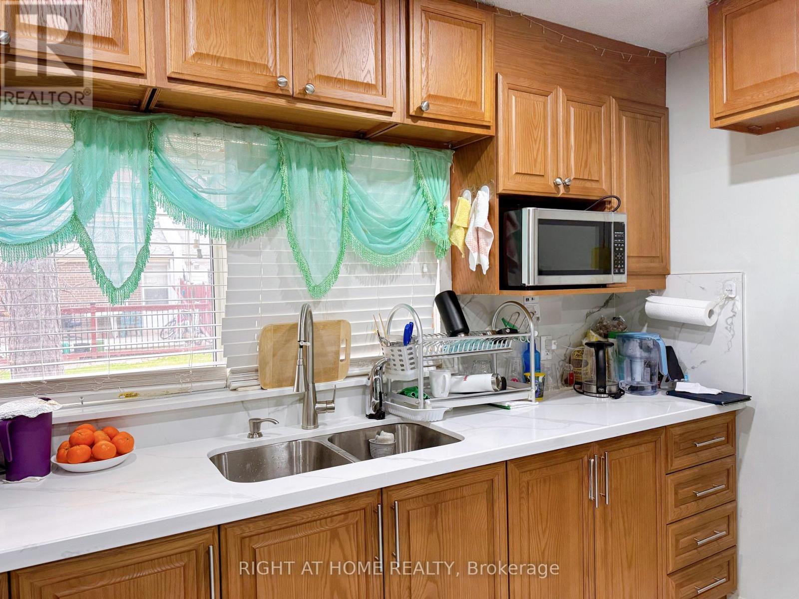 101 - 2901 Jane Street, Toronto, Ontario  M3N 2J8 - Photo 6 - W12107291