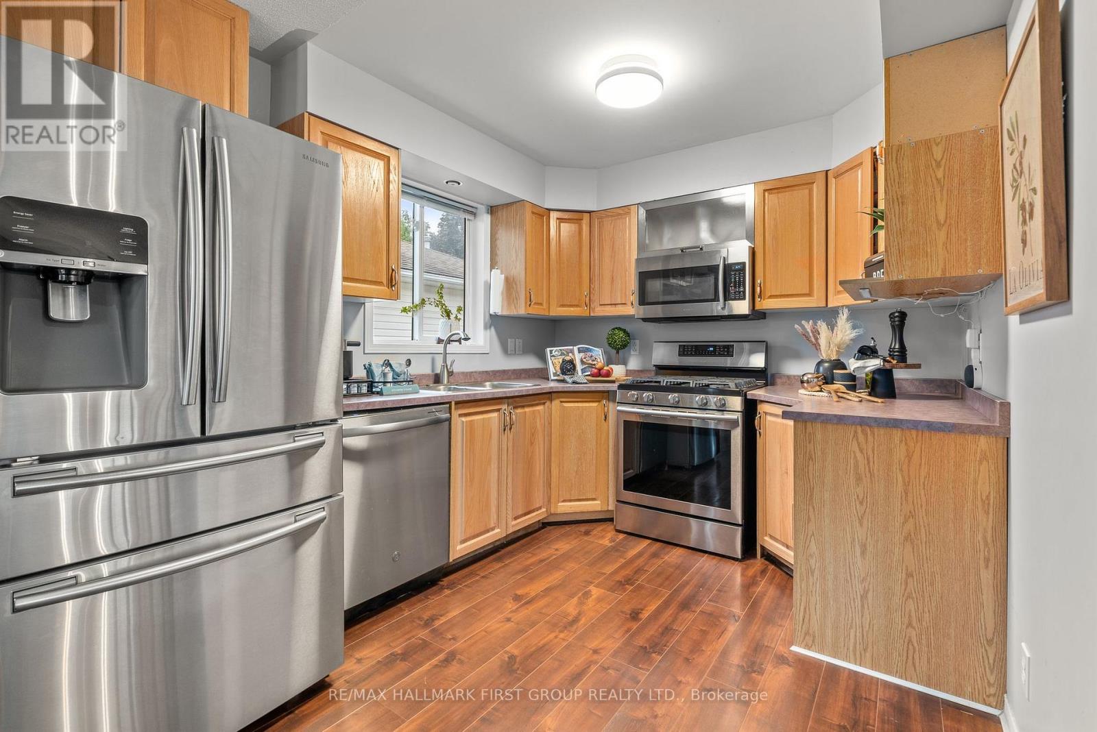 9 Whitley Lane, Quinte West (Trenton Ward), Ontario  K8V 2B4 - Photo 11 - X12099562