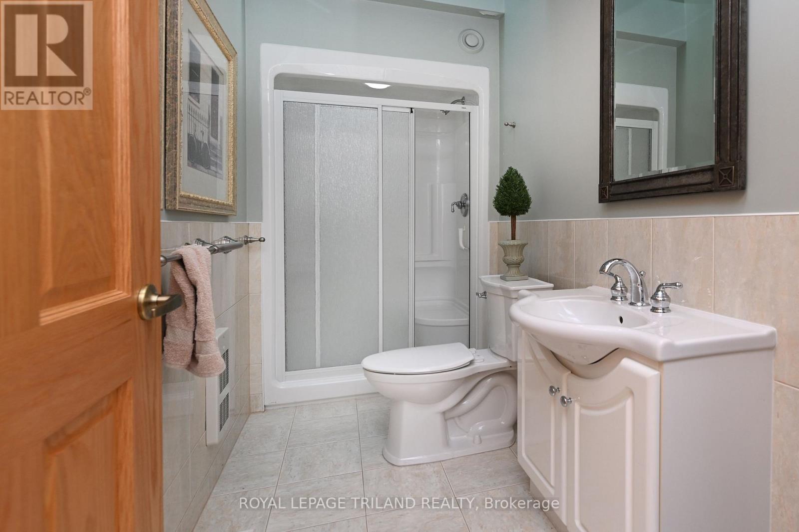 7154 Talbot Trail, Chatham-Kent, Ontario  N0P 1A0 - Photo 13 - X12107320