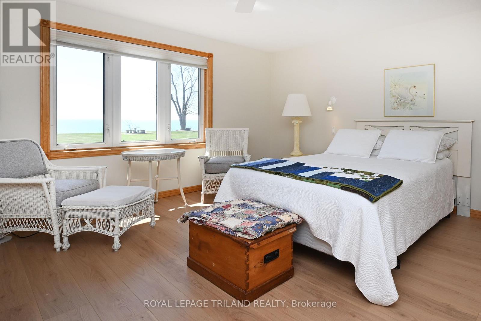 7154 Talbot Trail, Chatham-Kent, Ontario  N0P 1A0 - Photo 14 - X12107320