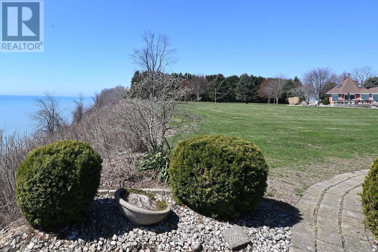 7154 Talbot Trail, Chatham-Kent, Ontario  N0P 1A0 - Photo 28 - X12107320