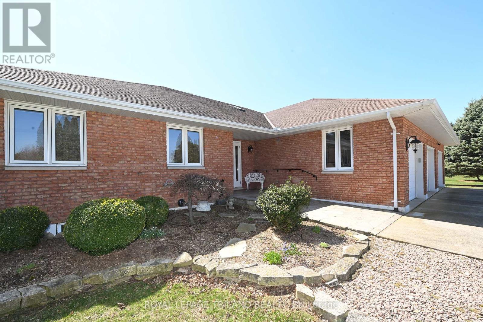 7154 Talbot Trail, Chatham-Kent, Ontario  N0P 1A0 - Photo 31 - X12107320