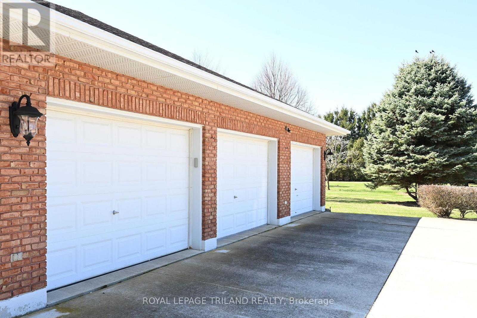 7154 Talbot Trail, Chatham-Kent, Ontario  N0P 1A0 - Photo 32 - X12107320