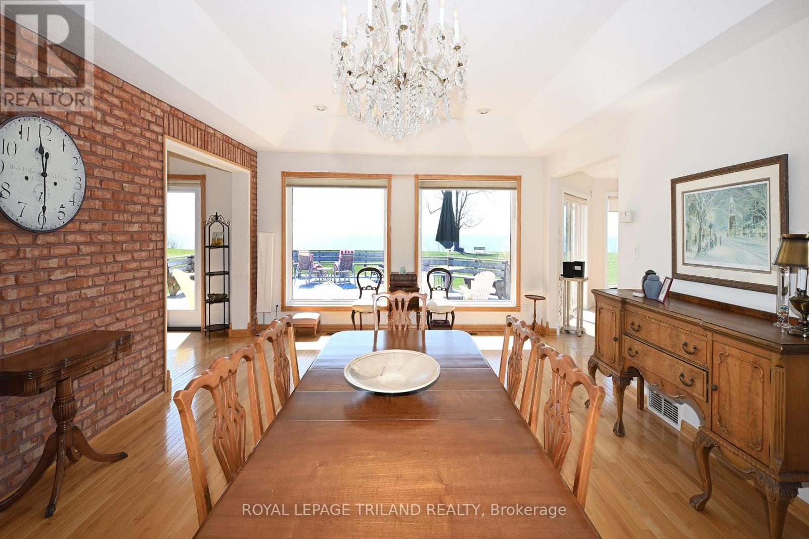 7154 Talbot Trail, Chatham-Kent, Ontario  N0P 1A0 - Photo 9 - X12107320