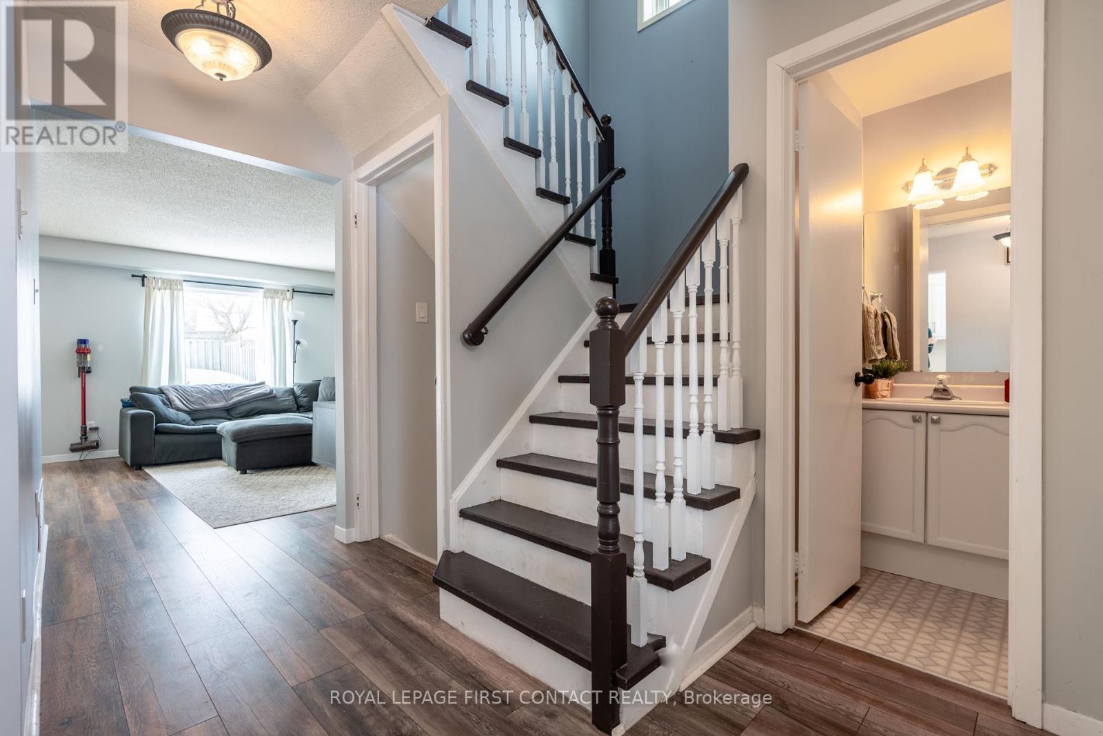 272 Dodson Road, Barrie, Ontario  L4N 7R5 - Photo 4 - S12105007