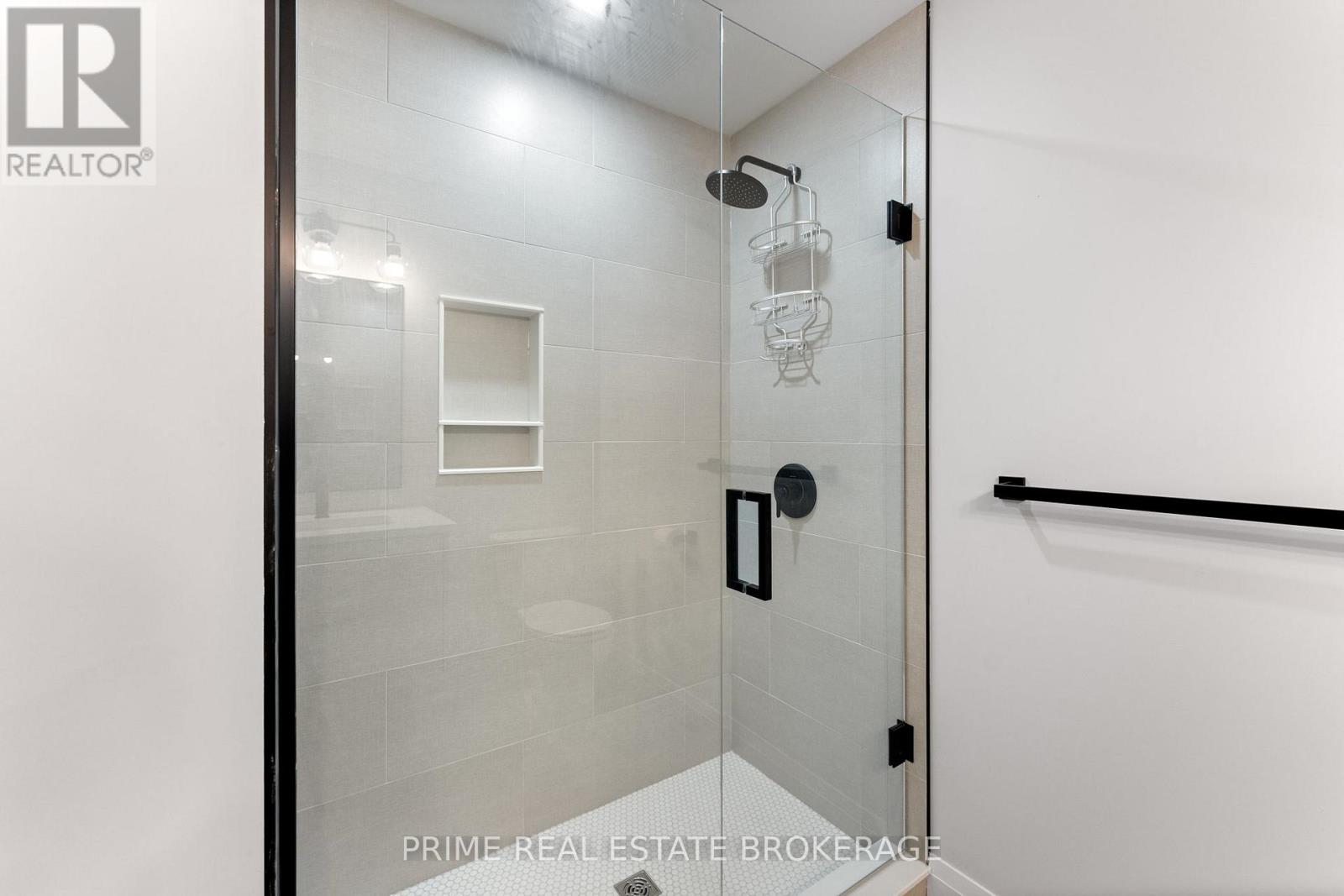 35 Walker Street, Lambton Shores, Ontario  N0M 1T0 - Photo 27 - X12018993