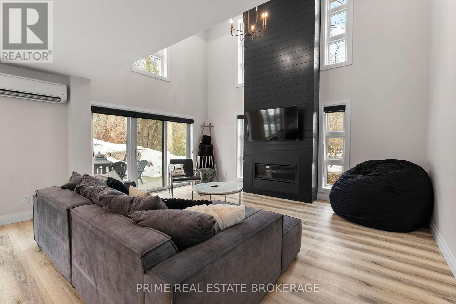 35 Walker Street, Lambton Shores, Ontario  N0M 1T0 - Photo 12 - X12018993