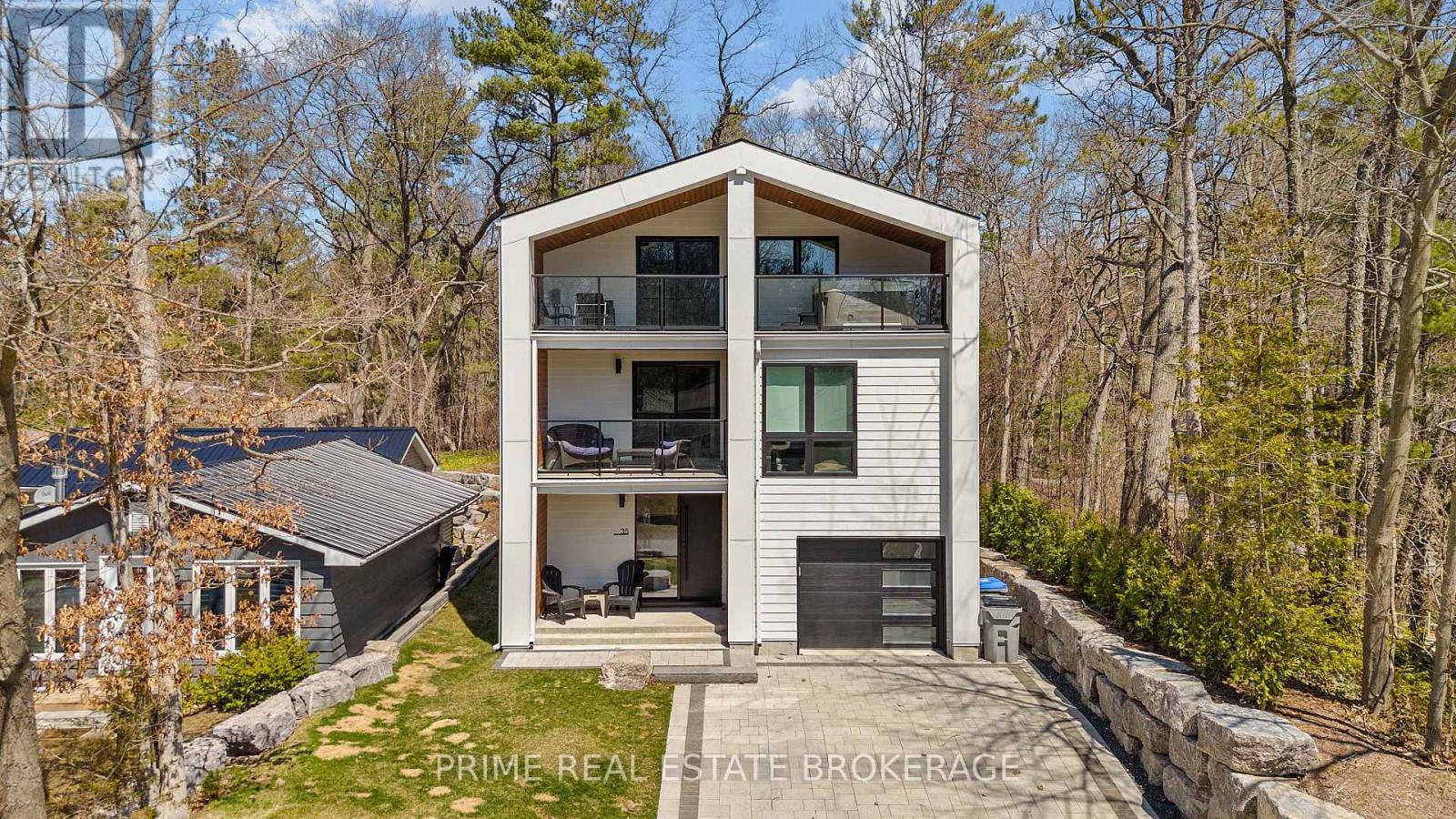 35 WALKER STREET, Lambton Shores, Ontario