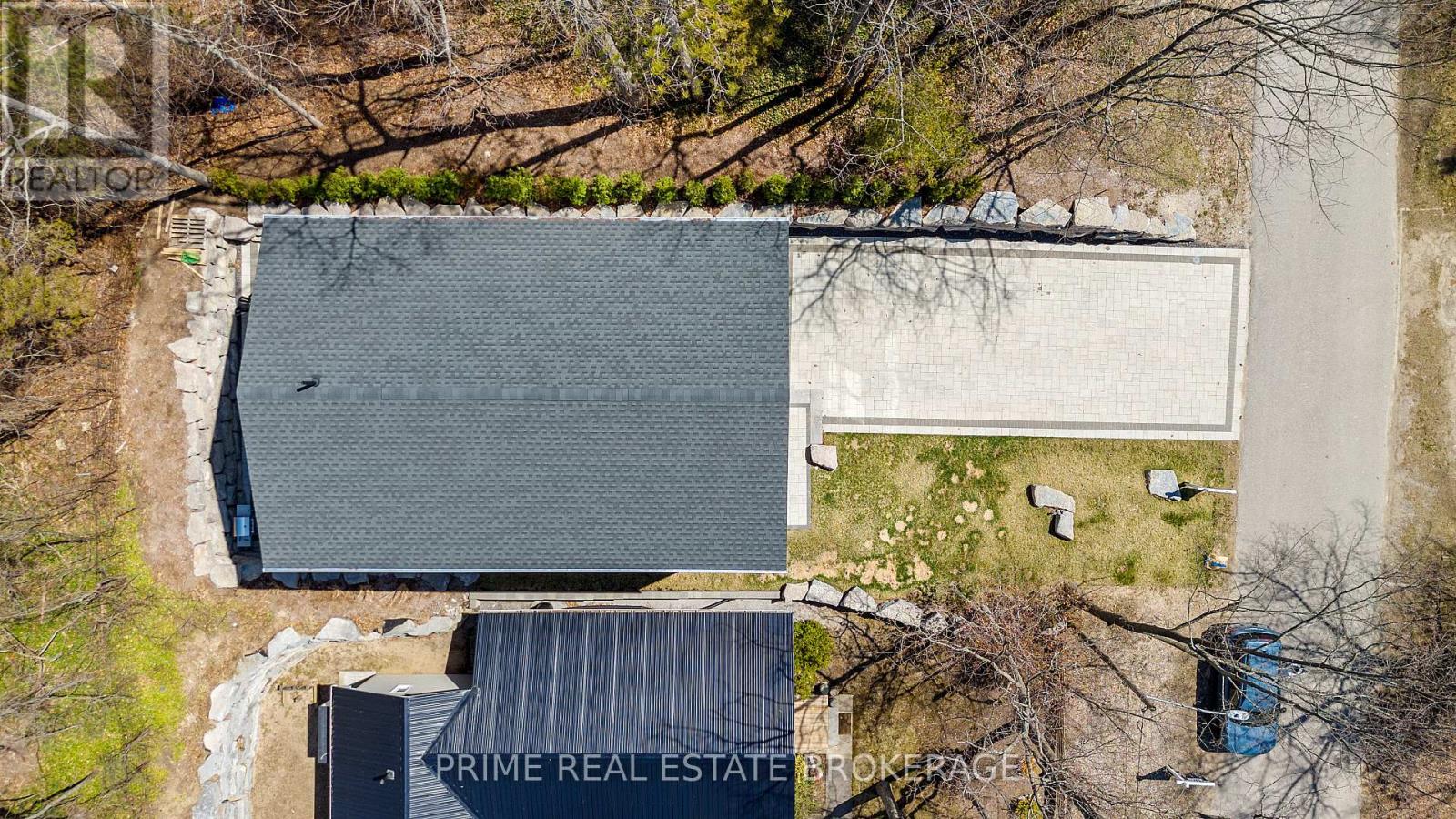 35 Walker Street, Lambton Shores, Ontario  N0M 1T0 - Photo 3 - X12018993