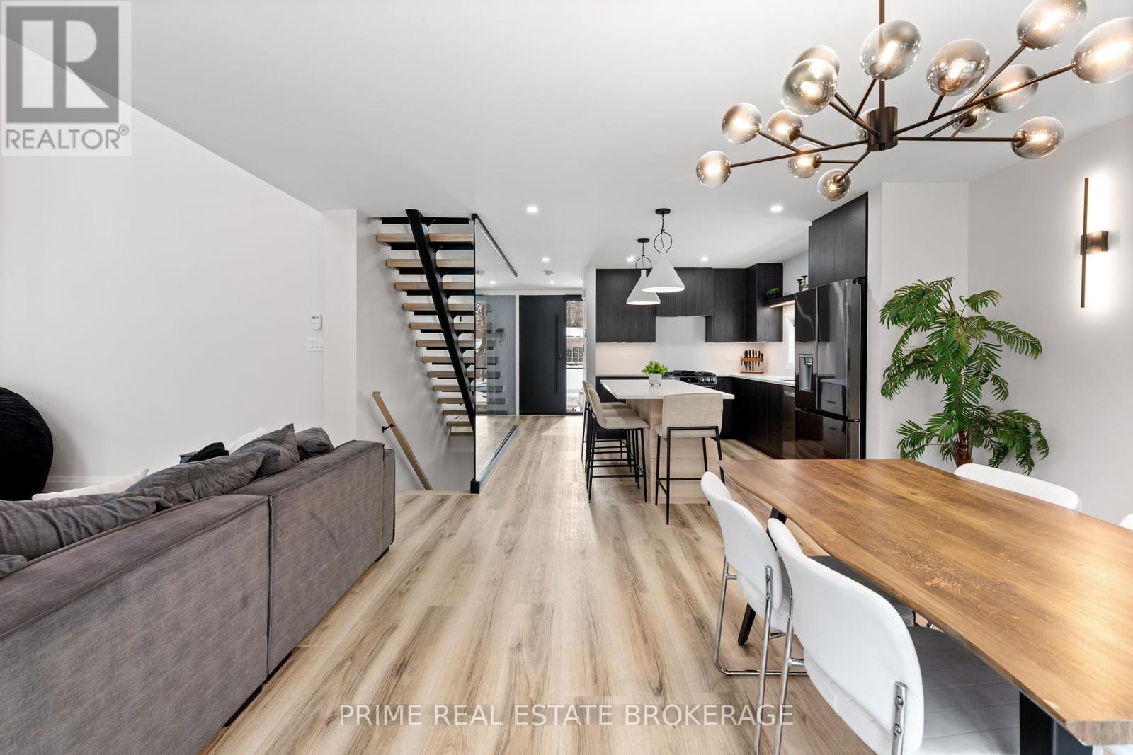 35 Walker Street, Lambton Shores, Ontario  N0M 1T0 - Photo 5 - X12018993