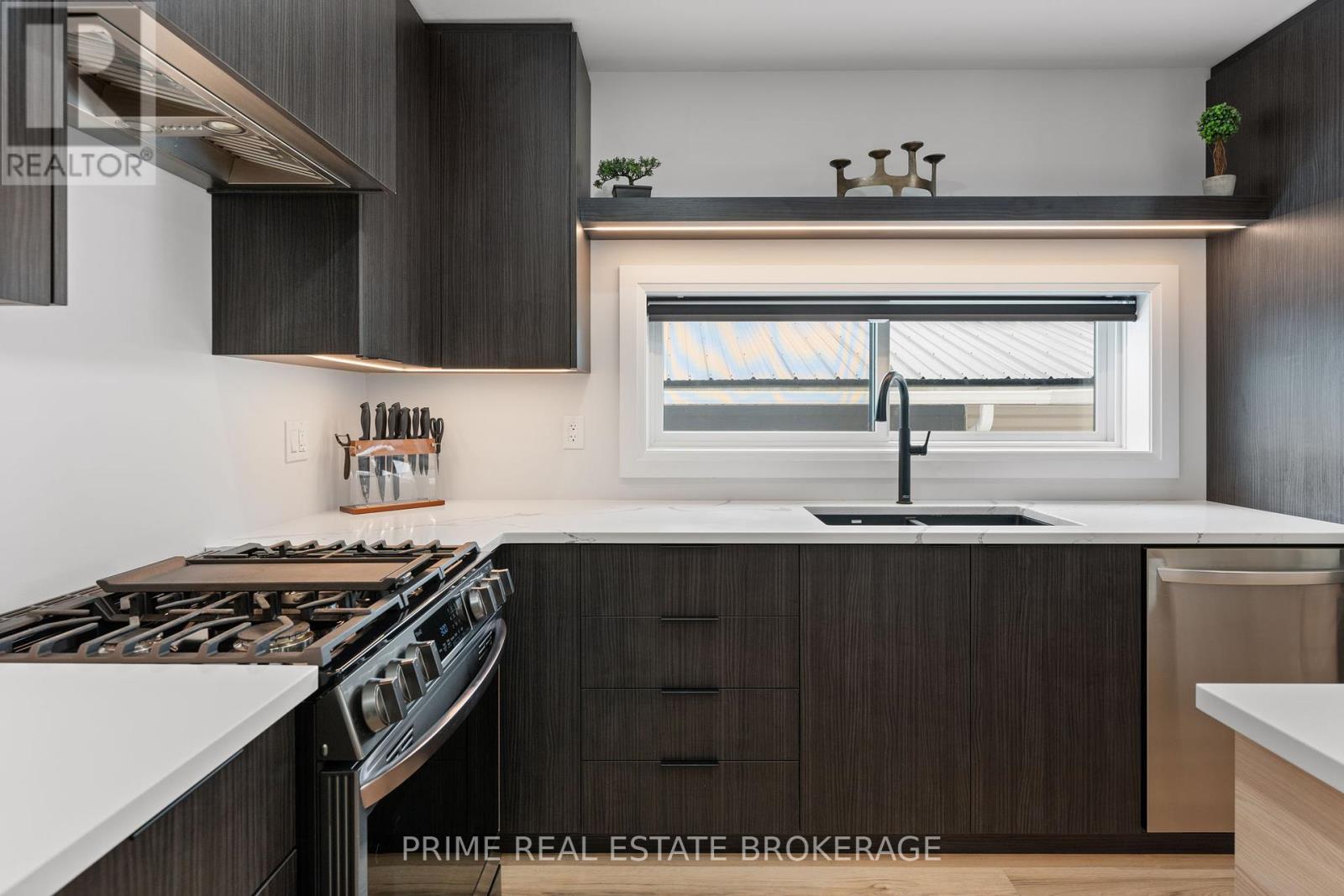 35 Walker Street, Lambton Shores, Ontario  N0M 1T0 - Photo 8 - X12018993