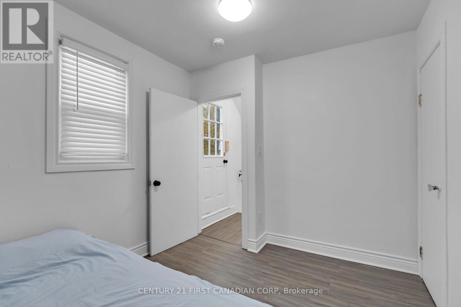 Photo 17 of 36 for 2217 Wharncliffe Road S