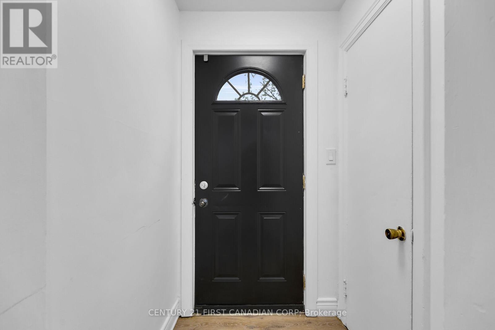 Photo 6 of 36 for 2217 Wharncliffe Road S