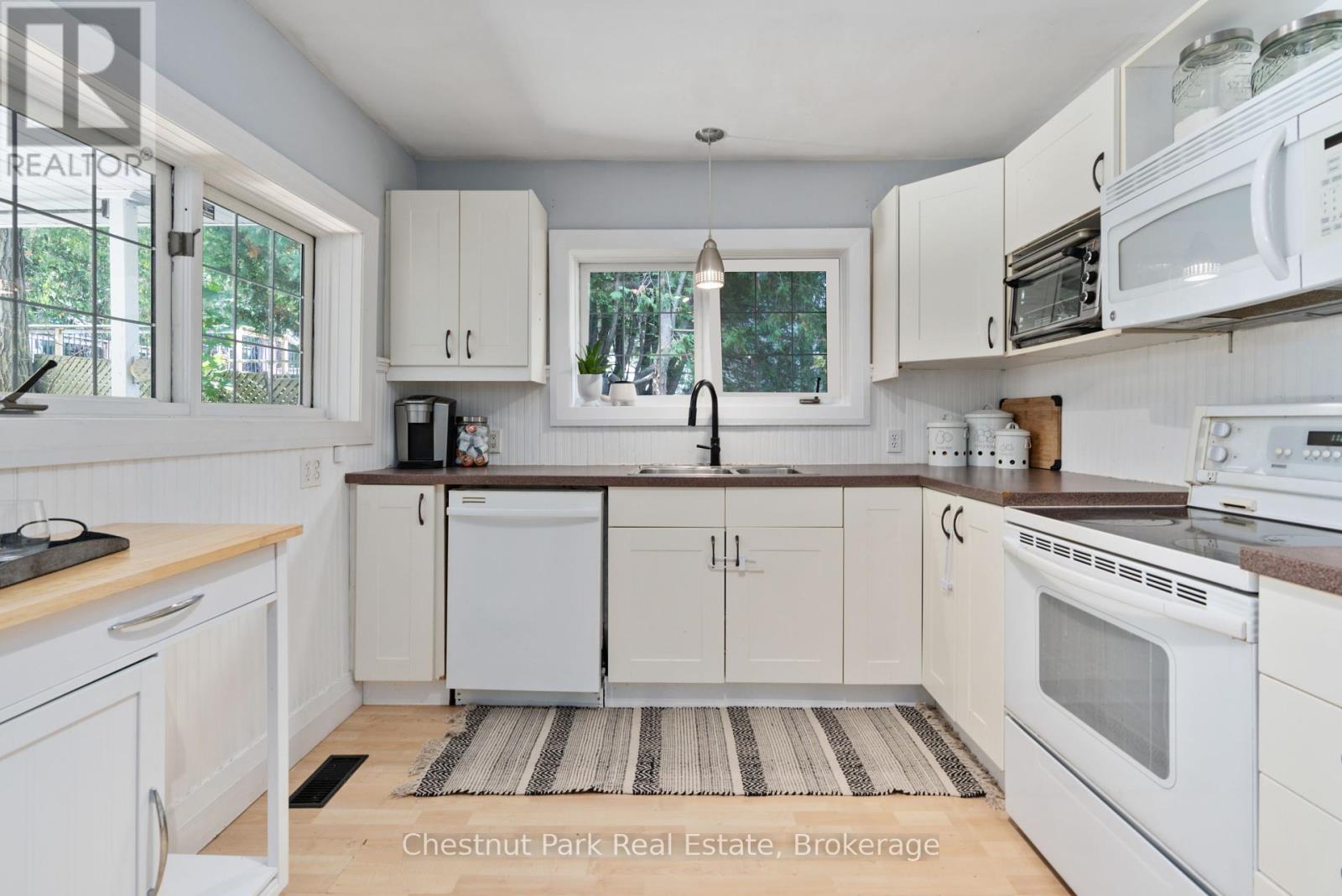 Property at 3 CORA STREET E image 2