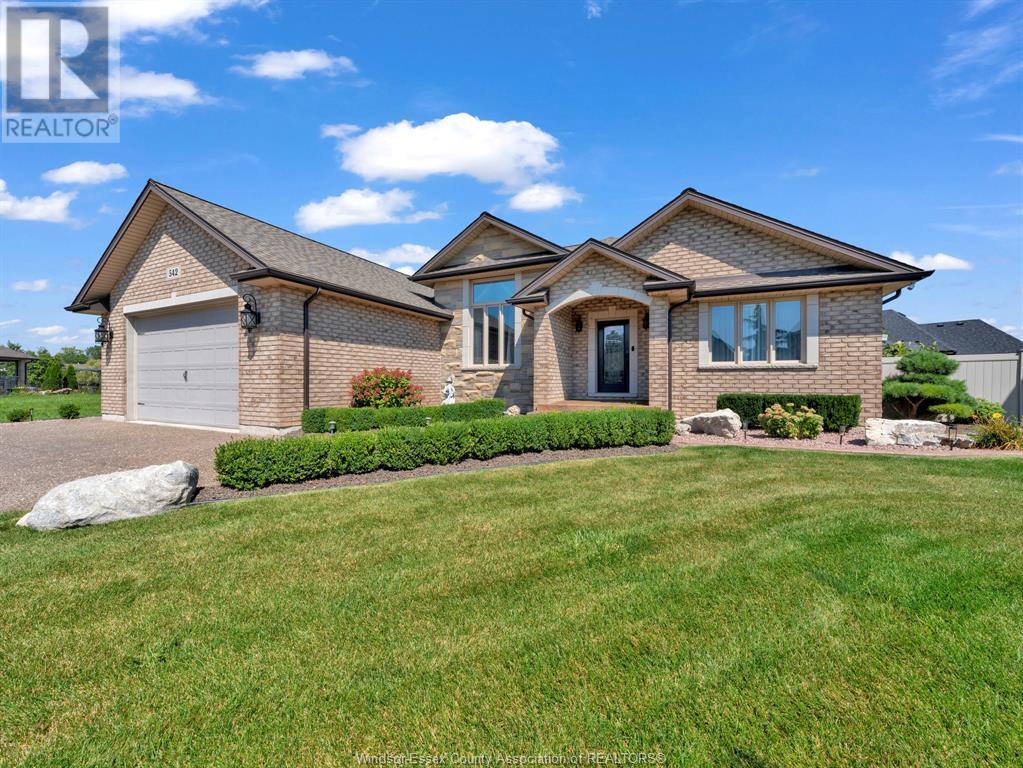 Property at 542 RIVER DOWNS image 2