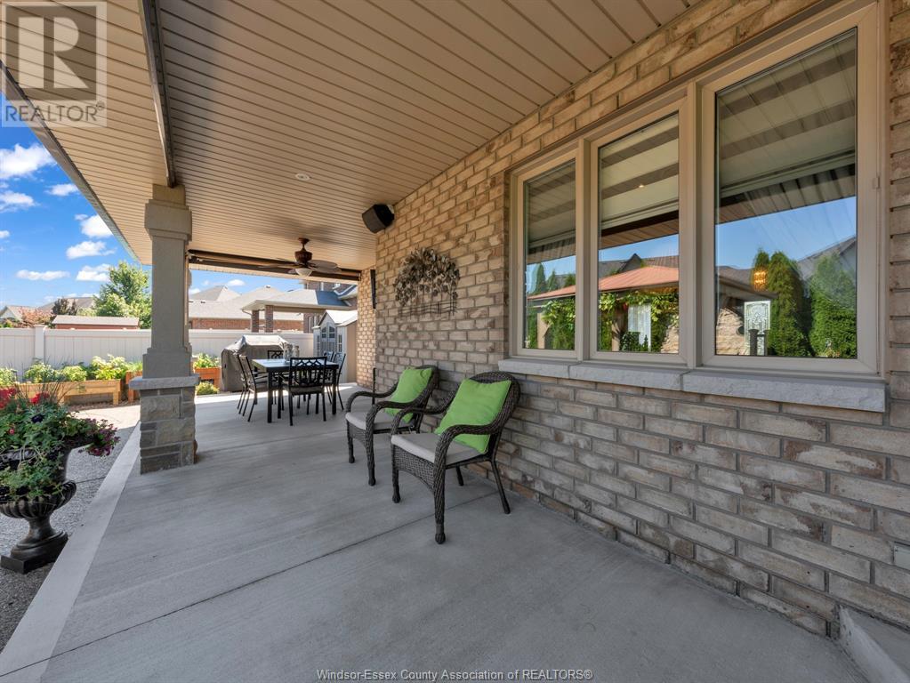 Property at 542 RIVER DOWNS image 3
