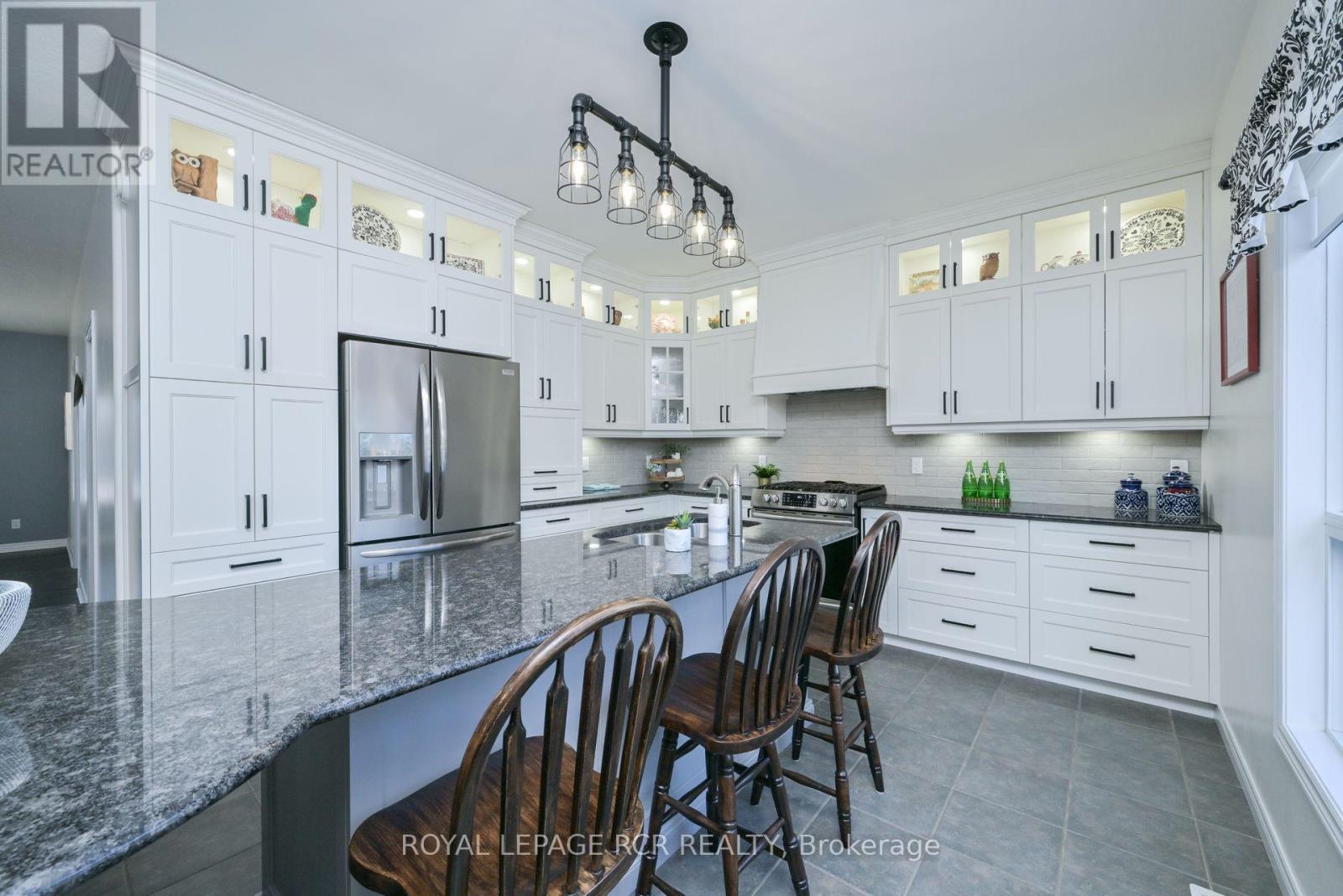 Property at 44 RAYBURN MEADOWS image 5