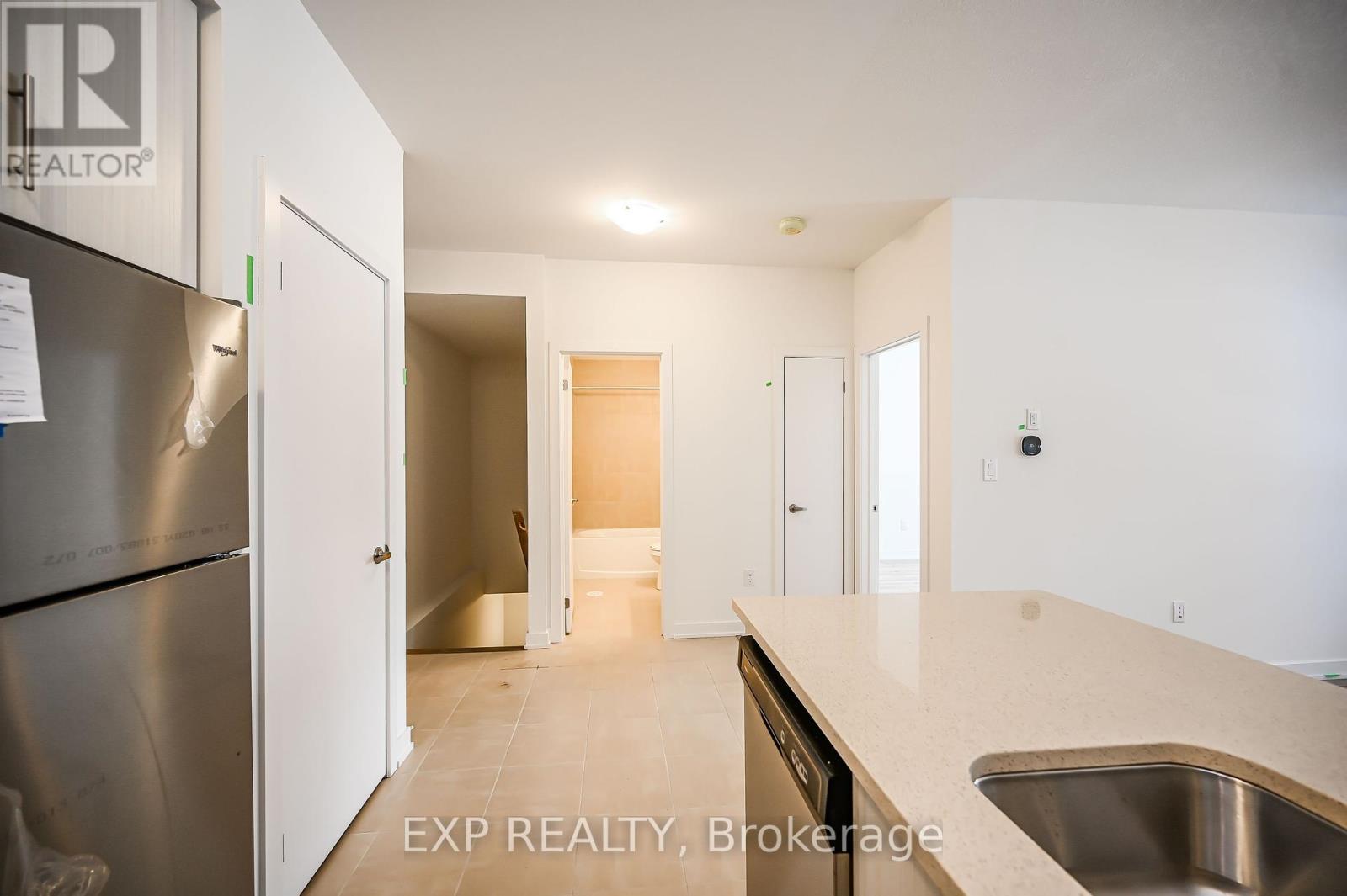 35 - 590 North Service Road, Hamilton, Ontario  L8E 0K5 - Photo 8 - X12107350