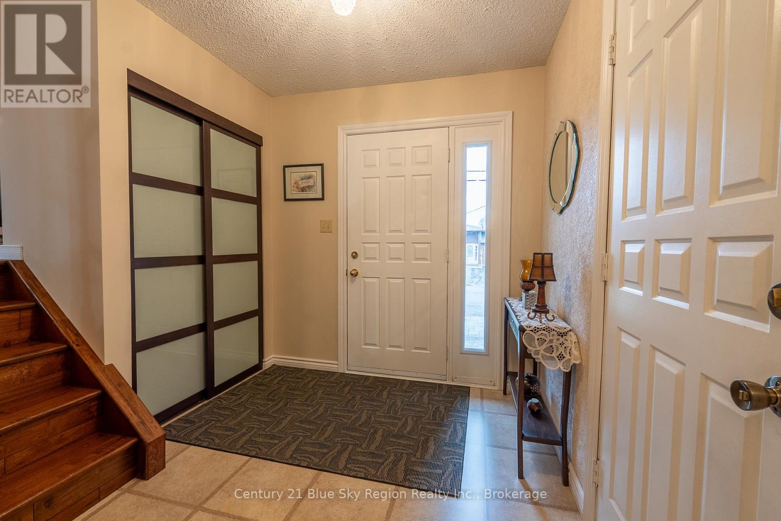 Property at 18 SABLE CRESCENT image 3