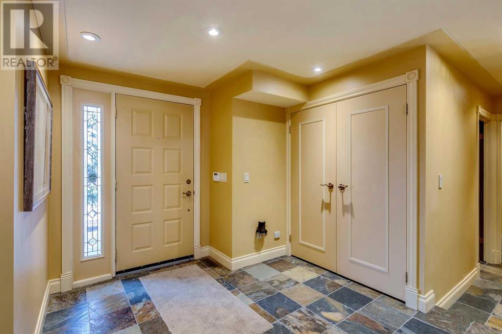 Property at 6, 35 Oakmount Court SW image 2