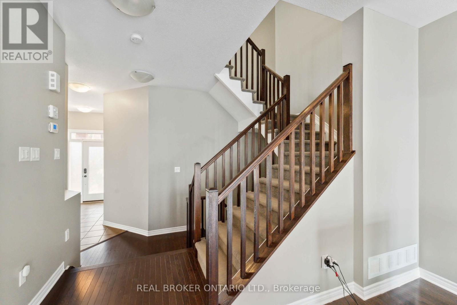 985 Bunchberry Way S, Ottawa, Ontario  K1T 0L6 - Photo 4 - X12107384