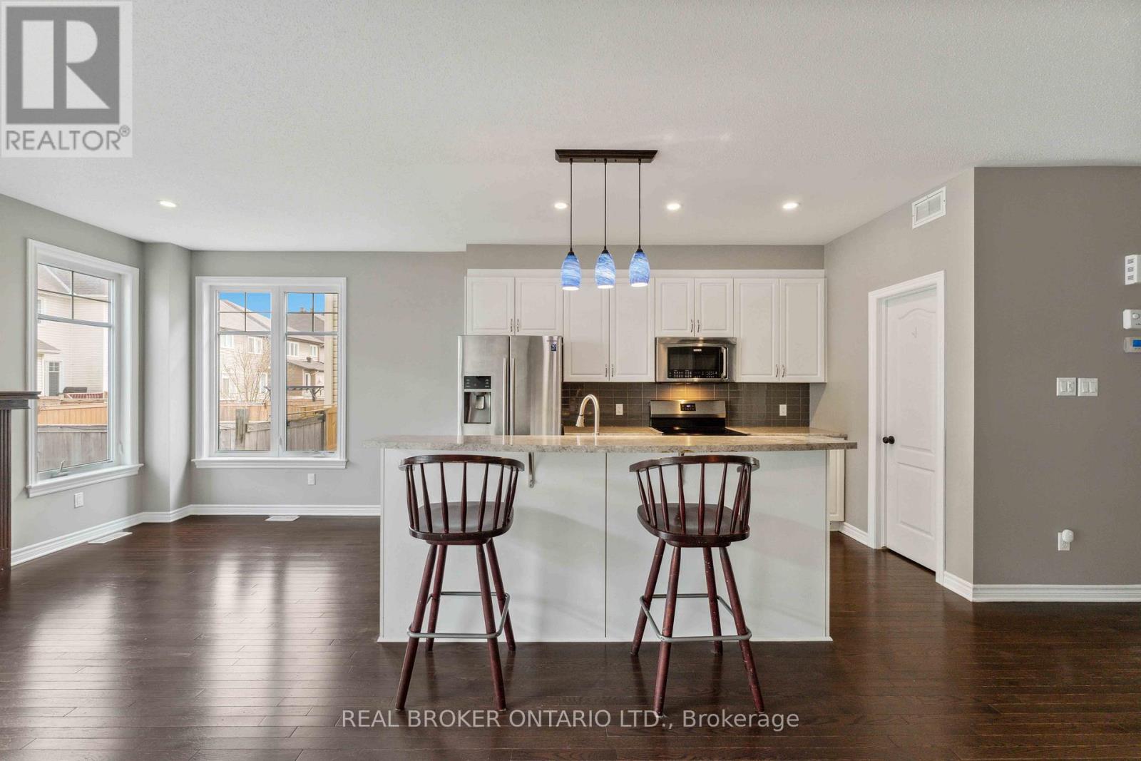 985 Bunchberry Way S, Ottawa, Ontario  K1T 0L6 - Photo 5 - X12107384