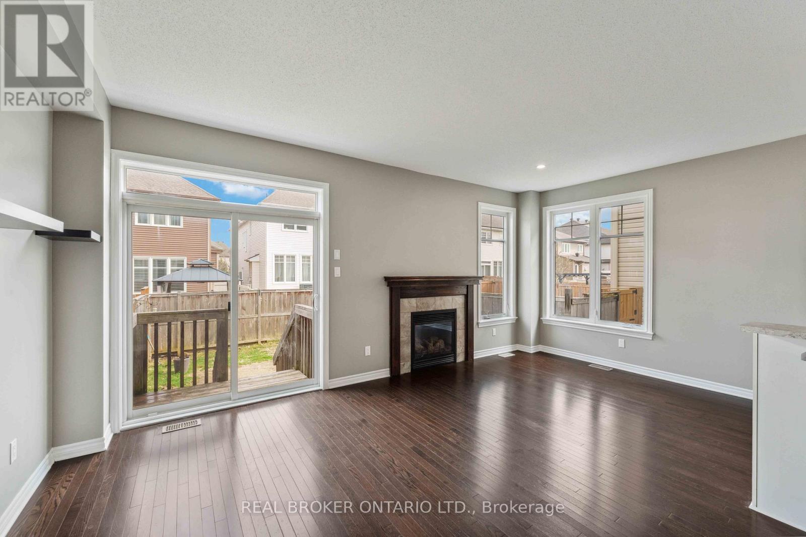985 Bunchberry Way S, Ottawa, Ontario  K1T 0L6 - Photo 6 - X12107384