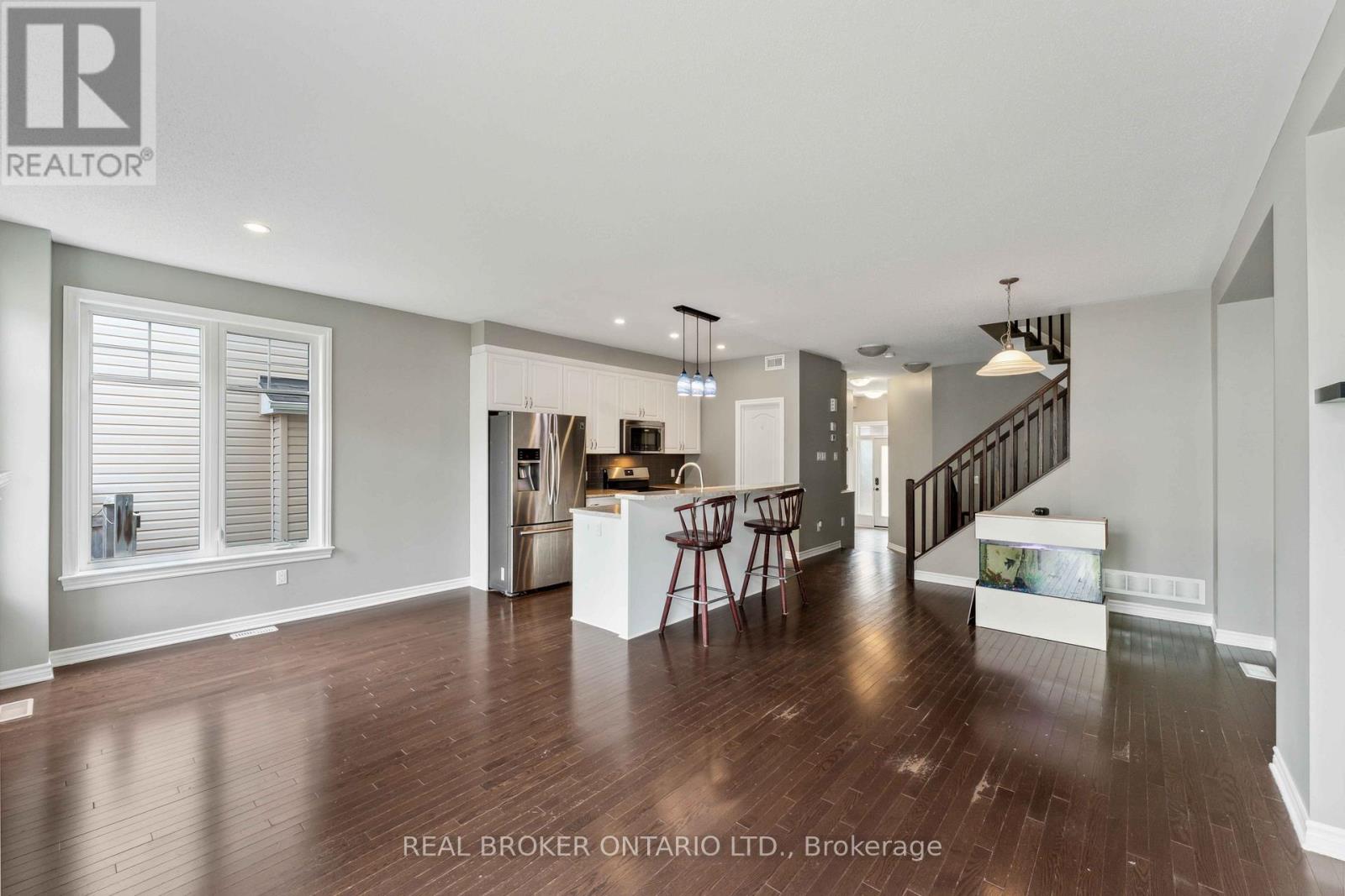 985 Bunchberry Way S, Ottawa, Ontario  K1T 0L6 - Photo 7 - X12107384