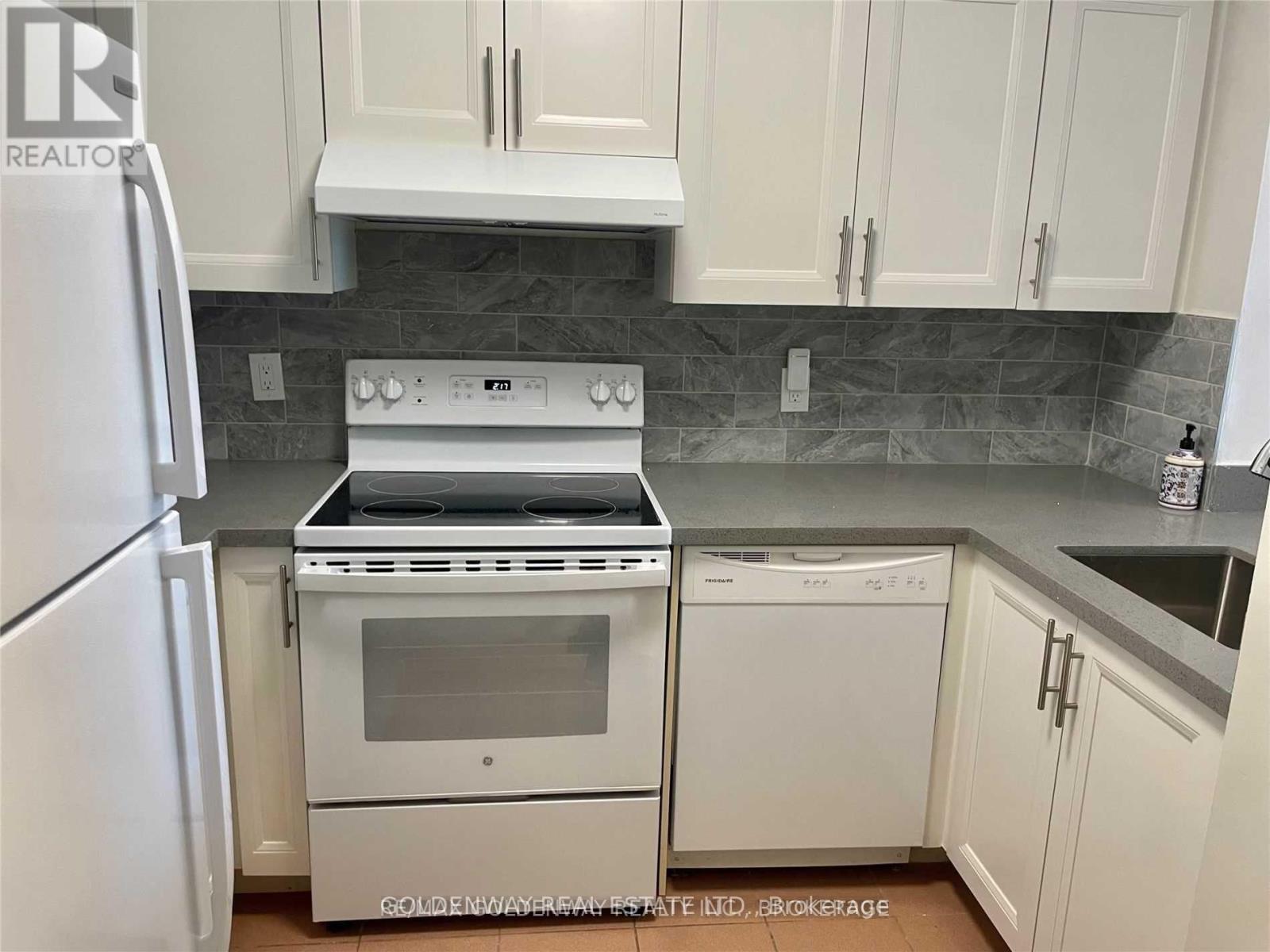 411 - 8 Pemberton Avenue, Toronto, Ontario  M2M 1Y1 - Photo 5 - C12107427
