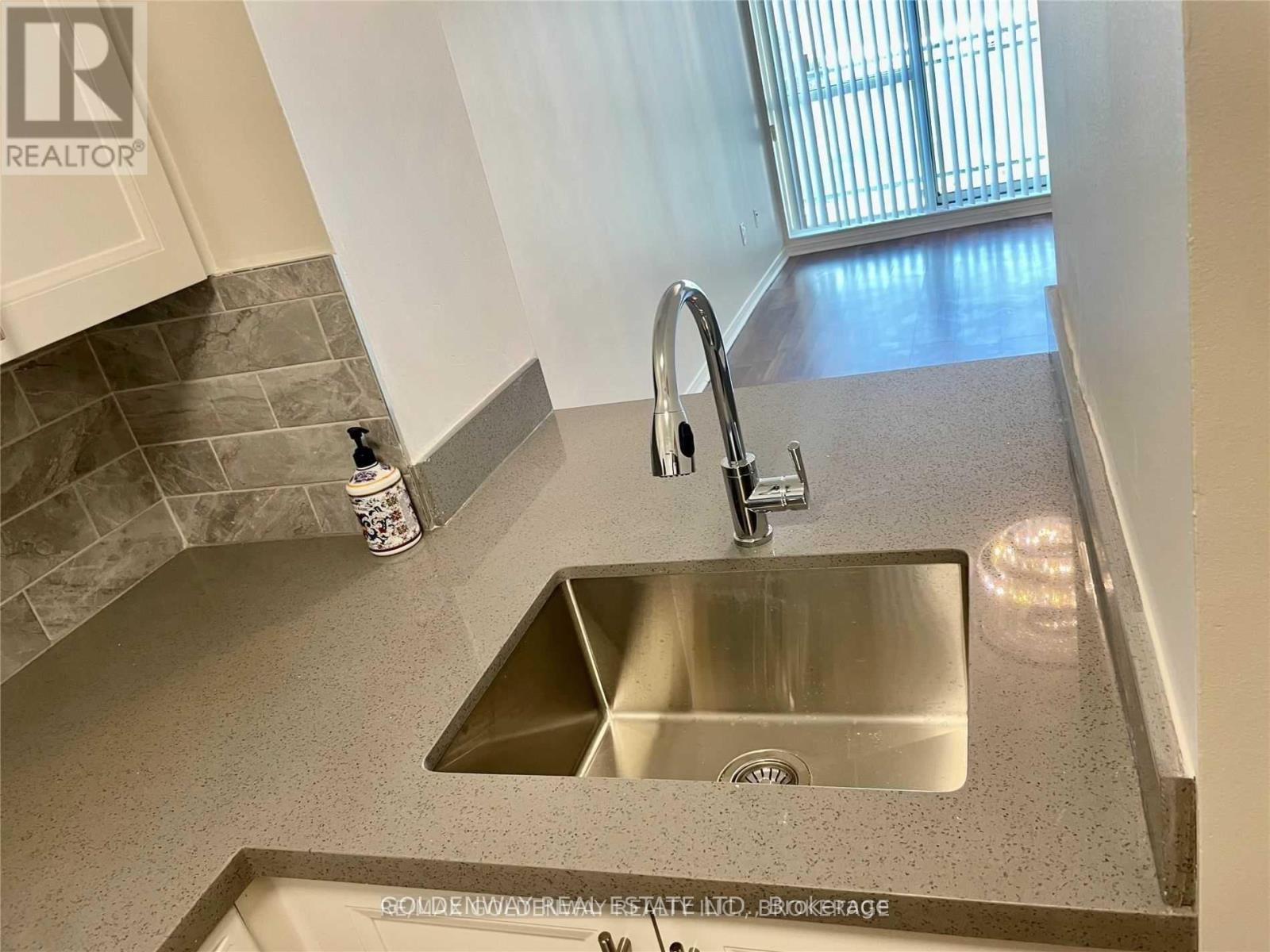 411 - 8 Pemberton Avenue, Toronto, Ontario  M2M 1Y1 - Photo 6 - C12107427