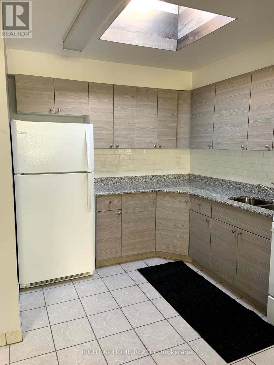 2025 Dufferin Street, Toronto, Ontario  M6E 3R3 - Photo 22 - W12107349