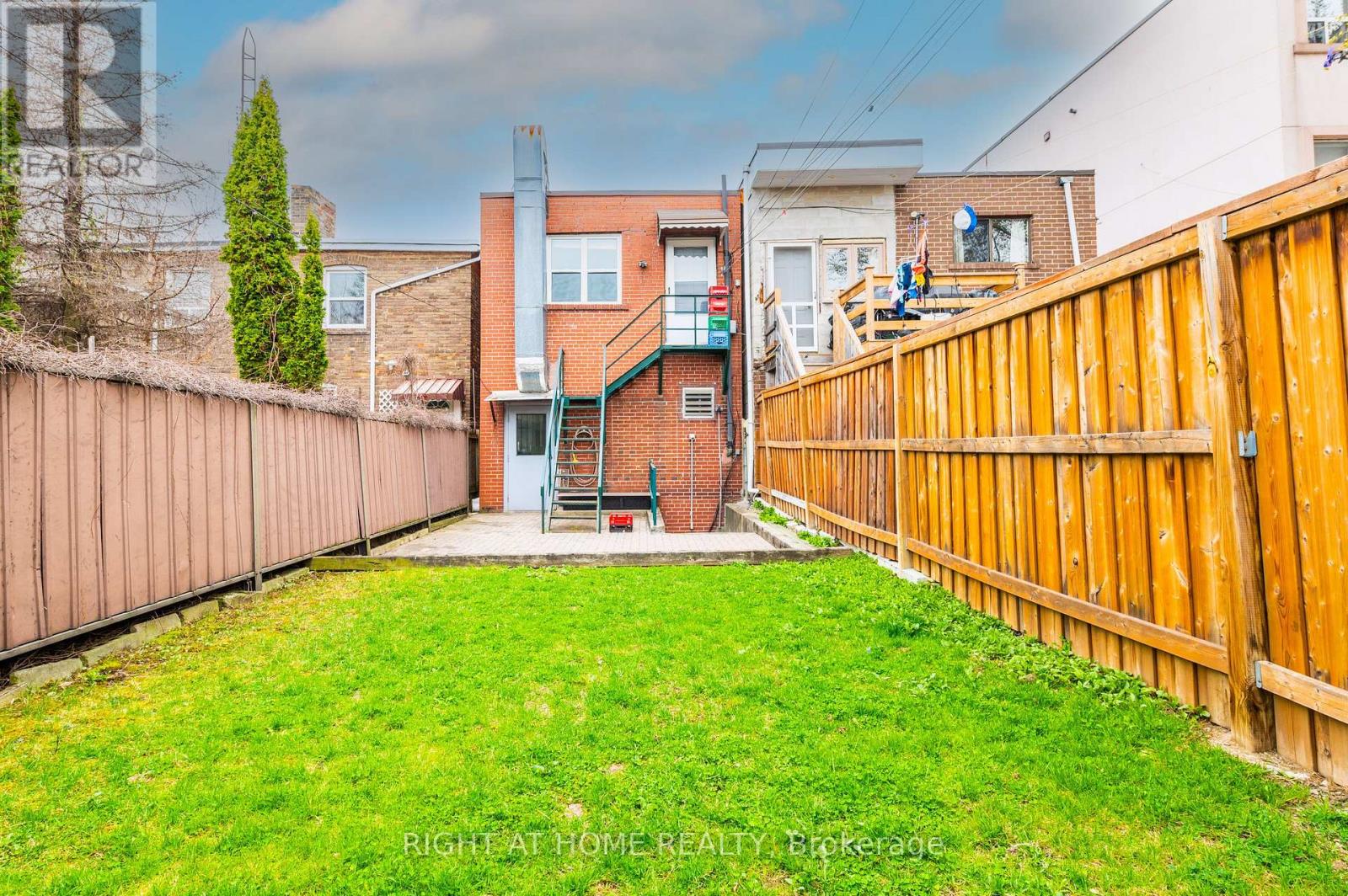 2025 Dufferin Street, Toronto, Ontario  M6E 3R3 - Photo 13 - W12107349